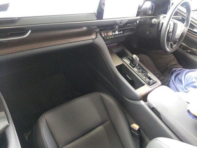 2024 Toyota Crown Z (HEV) Black P auction photo 3
