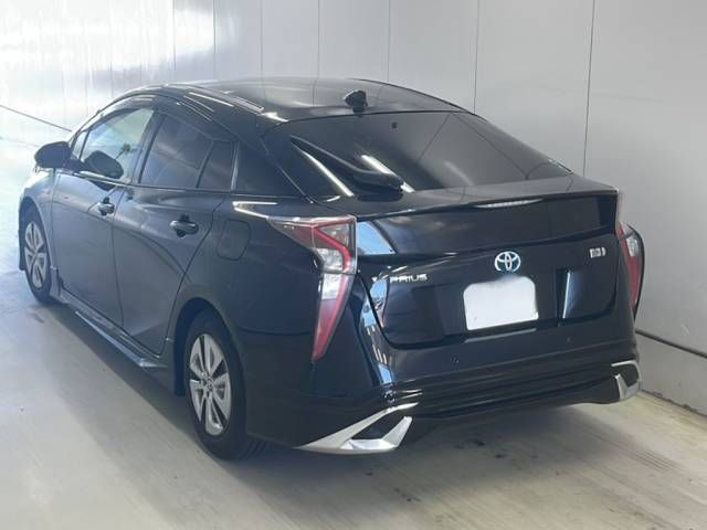 2016 Toyota Prius Sセーフティプラス auction photo 3