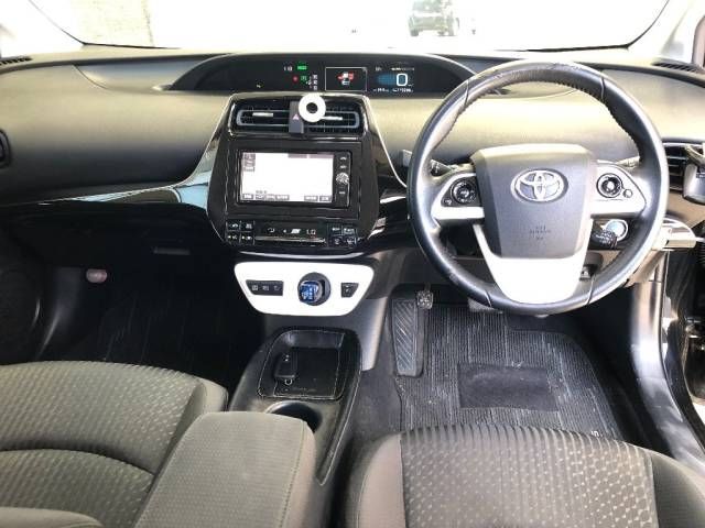 2016 Toyota Prius Sセーフティプラス auction photo 4