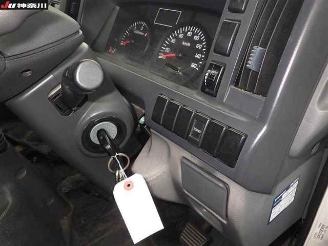2018 Isuzu Elf auction photo 7