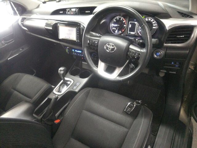 2023 Toyota Hilux Z 4WD auction photo 3