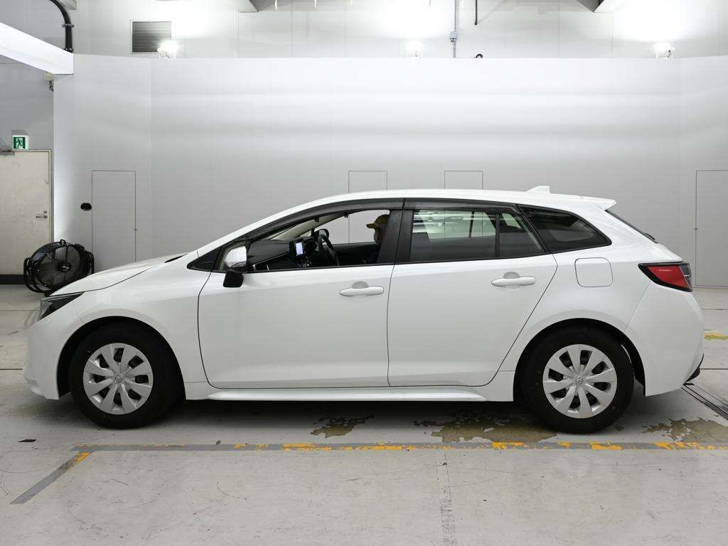 2021 Toyota Corolla Touring ハイブリッド G-X auction photo 4