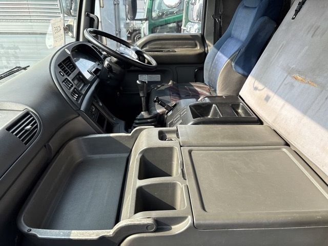 2013 Isuzu Giga Aluminum van auction photo 5