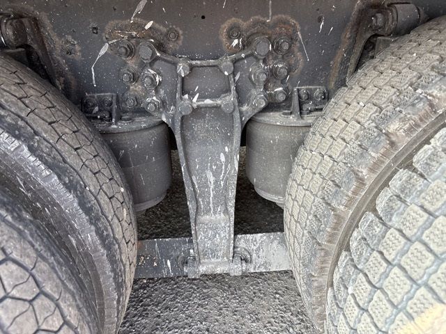 2013 Isuzu Giga Aluminum van auction photo 8