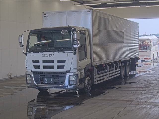 2013 Isuzu Giga Aluminum van Japan auction vehicle