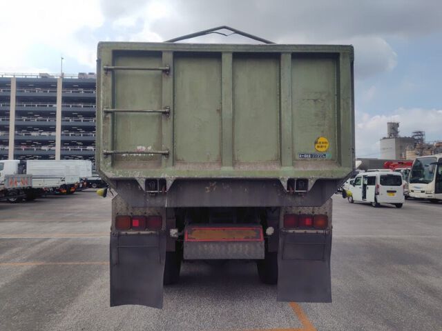 2006 Isuzu Giga dump auction photo 3