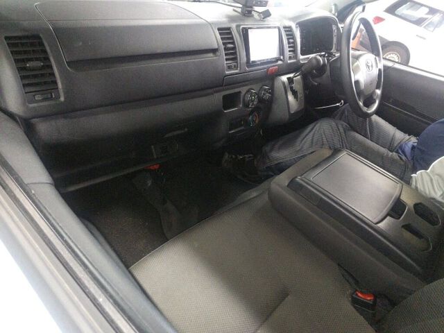 2021 Toyota Hiace Long DX auction photo 6