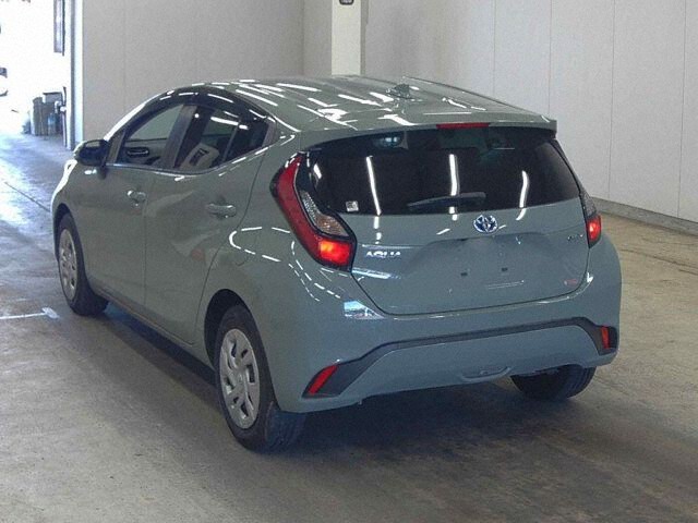 2024 Toyota Aqua G auction photo 2