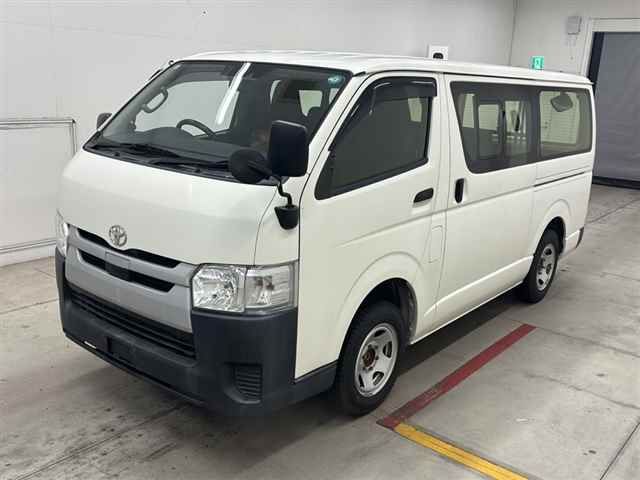 2020 Toyota Hiace DX auction photo 4