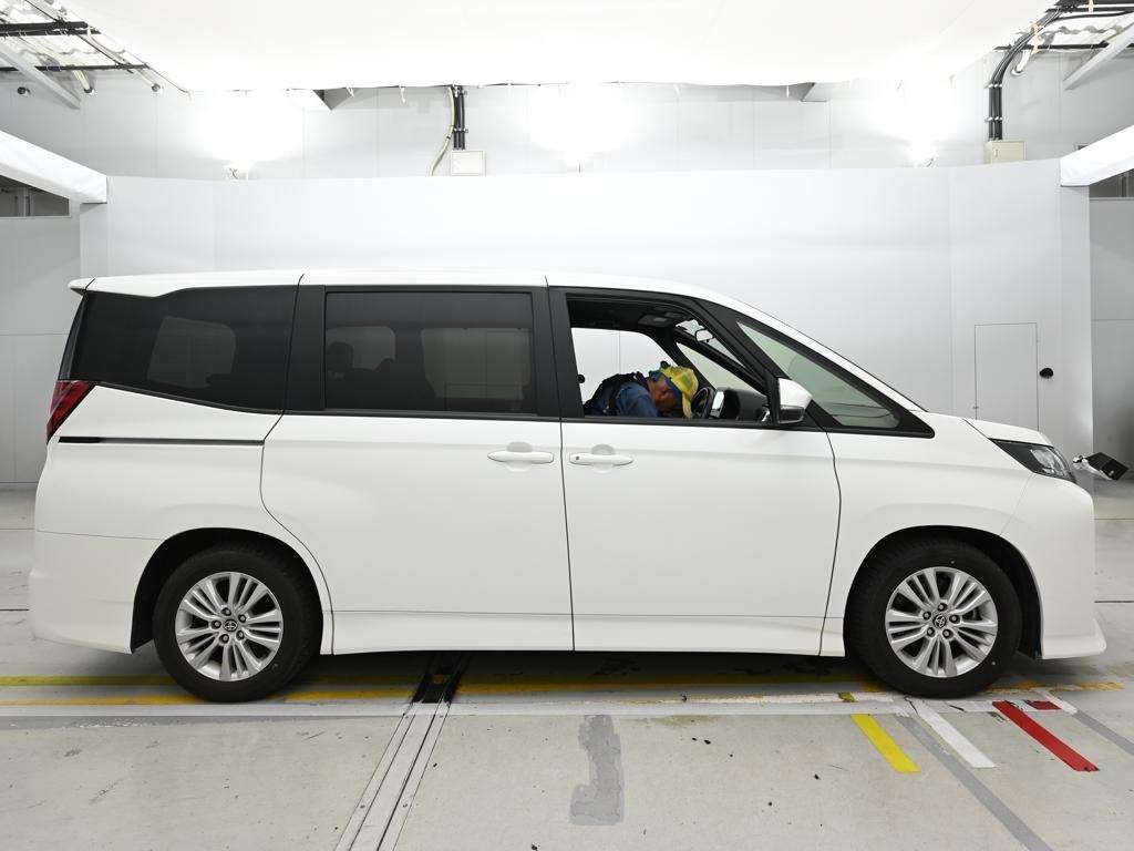 2023 Toyota Noah S-G auction photo 3