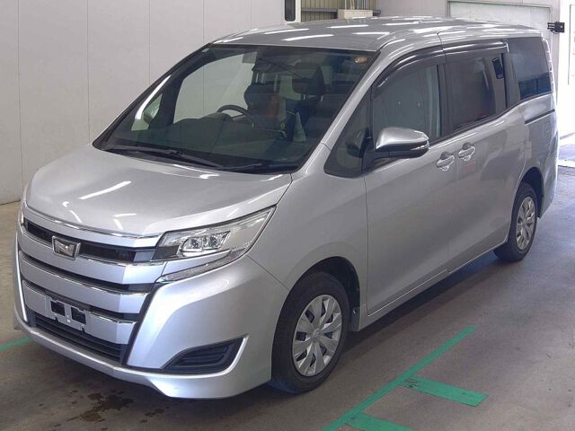 2019 Toyota Noah X 4WD auction photo 4