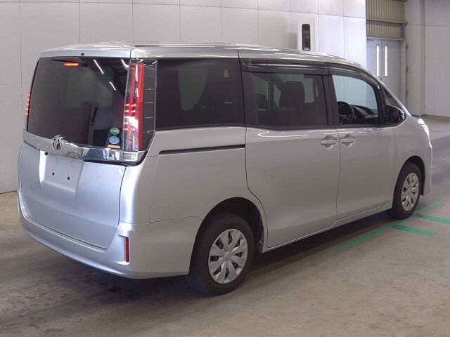 2019 Toyota Noah X 4WD auction photo 5