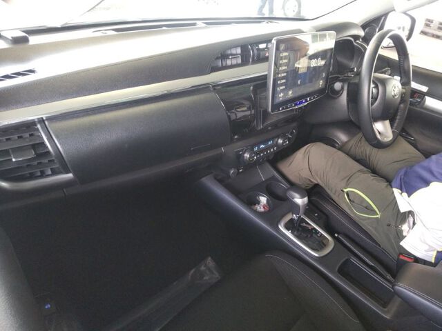 2022 Toyota Hilux Z 4WD auction photo 3