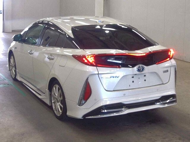 2017 Toyota Prius PHEV Aプレミアム auction photo 2