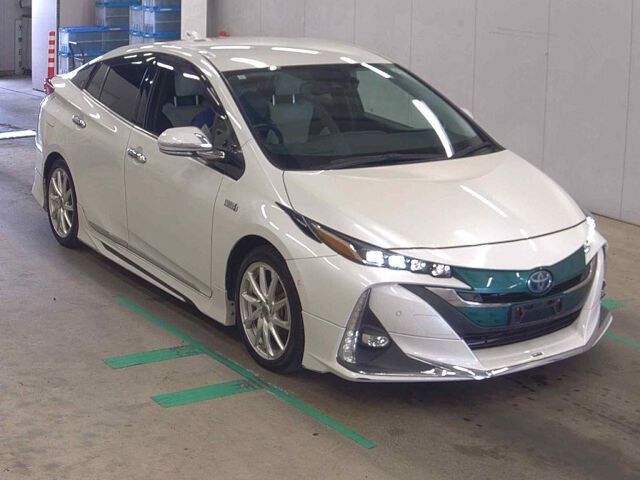 2017 Toyota Prius PHEV Aプレミアム Japan auction vehicle