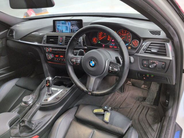 2018 BMW 3 Series 330E M Sport I Puff auction photo 3