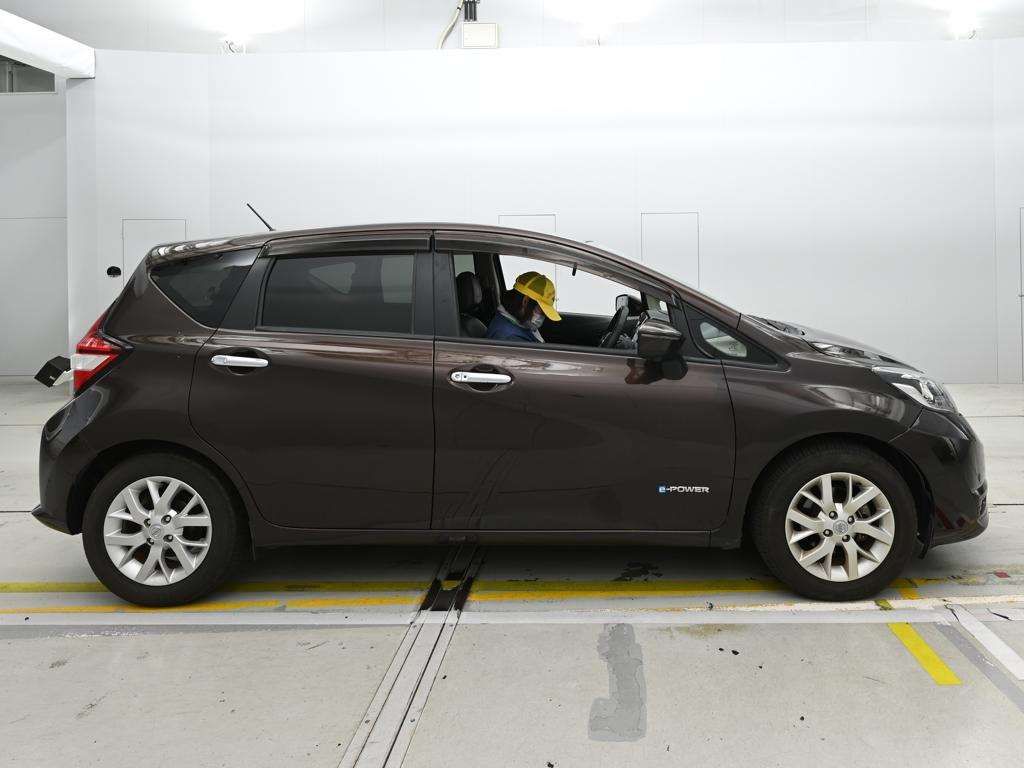 2019 Nissan Note e-パワー メダリスト auction photo 3