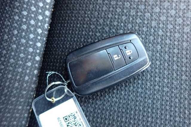 2020 Toyota Prius S auction photo 9