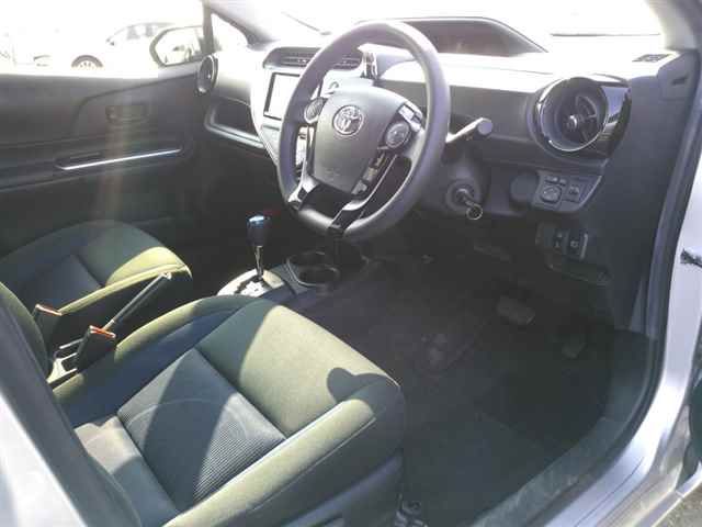 2021 Toyota Aqua S auction photo 3