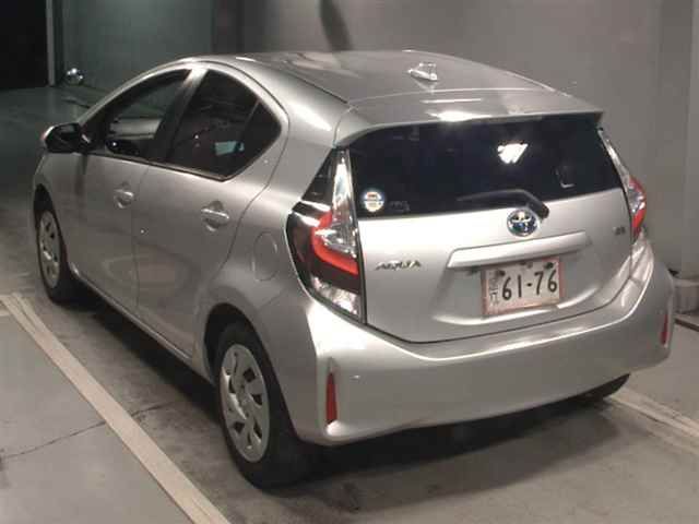 2021 Toyota Aqua S auction photo 2