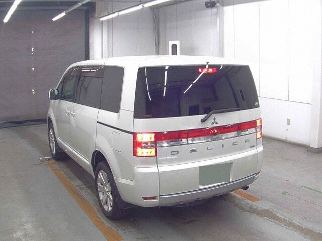 2018 Mitsubishi Delica D:5 Dパワーパッケージ 4WD auction photo 2