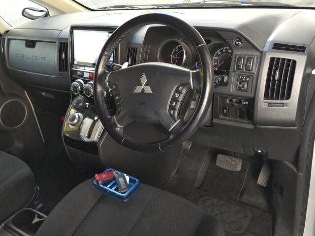 2018 Mitsubishi Delica D:5 Dパワーパッケージ 4WD auction photo 3