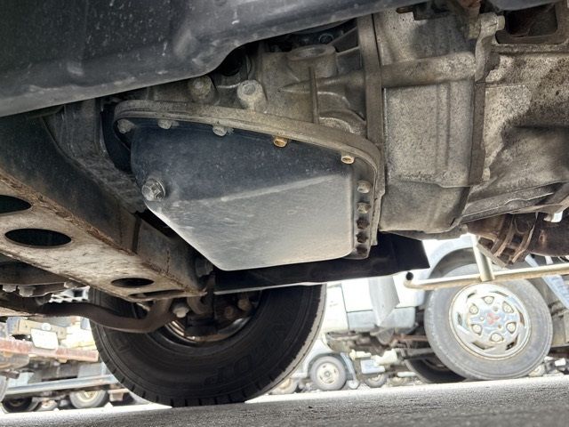 2011 Isuzu Elf ヒラ auction photo 11