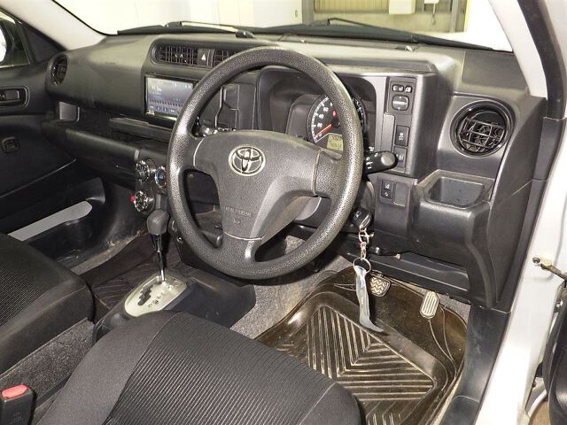 2024 Toyota Probox F 4WD auction photo 3