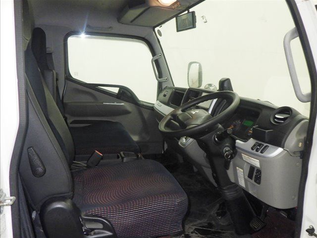 2020 Mitsubishi Fuso Canter Van auction photo 6
