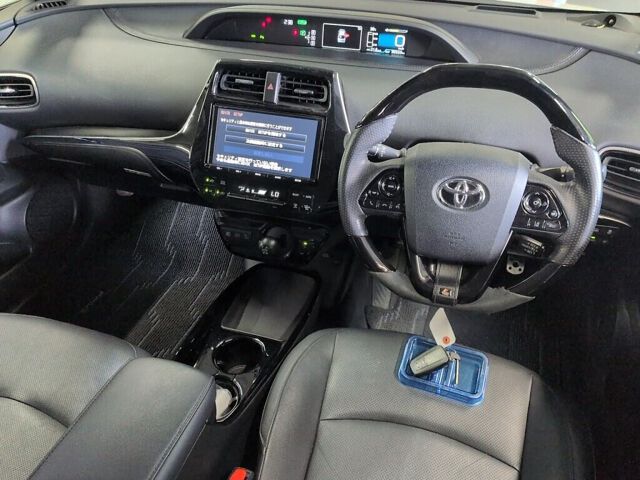 2018 Toyota Prius Aプレミアム auction photo 3