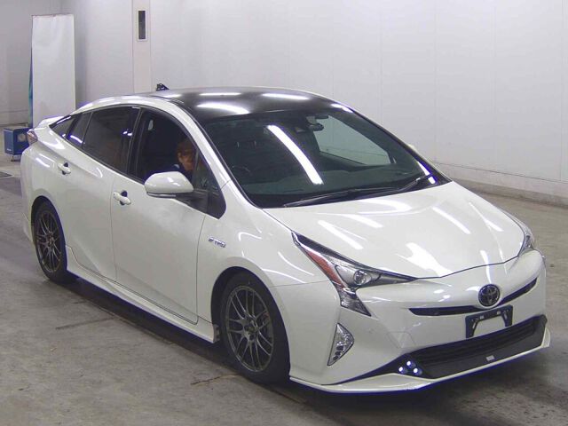 2018 Toyota Prius Aプレミアム Japan auction vehicle