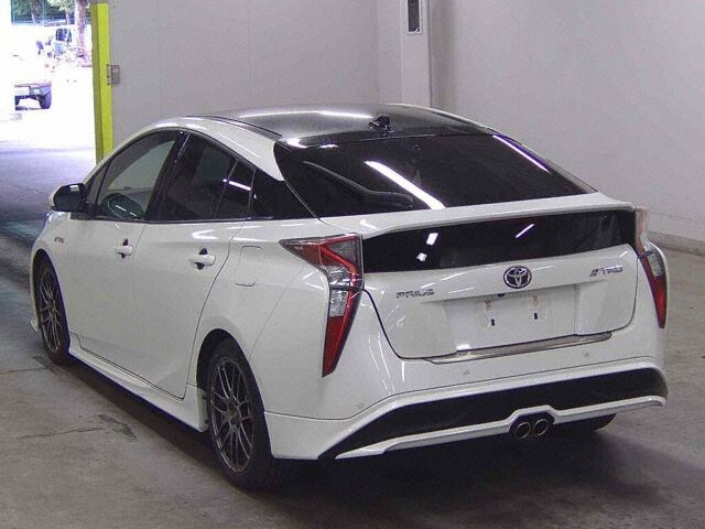 2018 Toyota Prius Aプレミアム auction photo 2