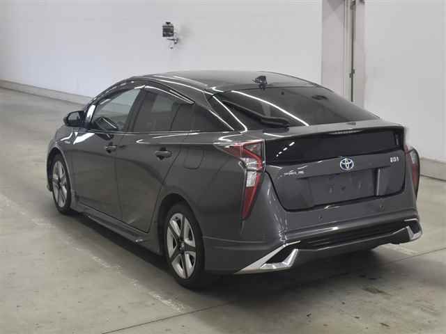 2016 Toyota Prius Aツーリングセレクション auction photo 2