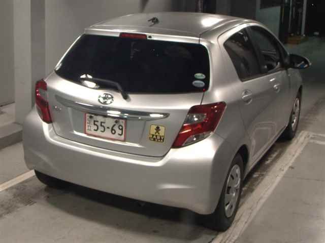 2015 Toyota Vitz F auction photo 5
