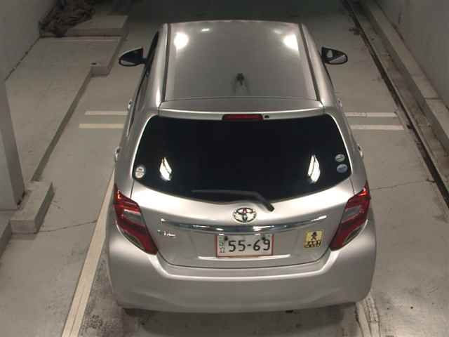 2015 Toyota Vitz F auction photo 7