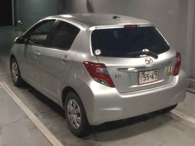 2015 Toyota Vitz F auction photo 2