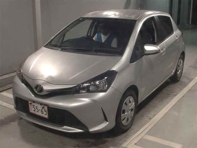 2015 Toyota Vitz F auction photo 4