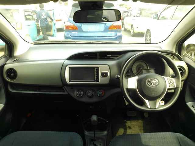 2015 Toyota Vitz F auction photo 8