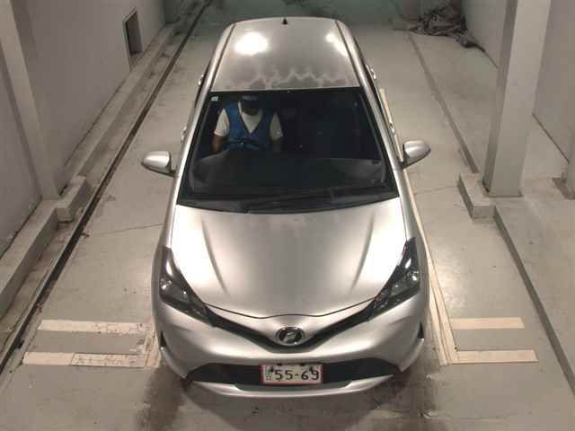 2015 Toyota Vitz F auction photo 6