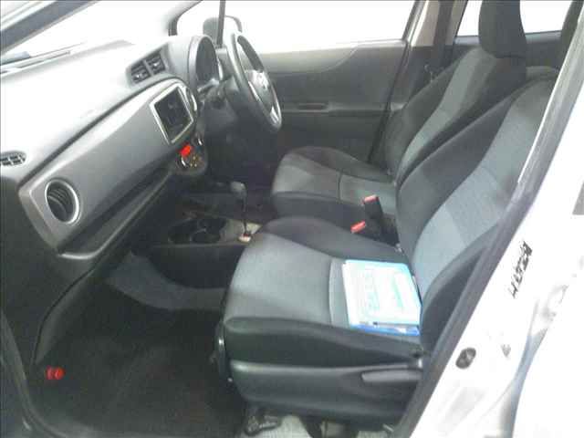 2013 Toyota Vitz F Smile Edition auction photo 3