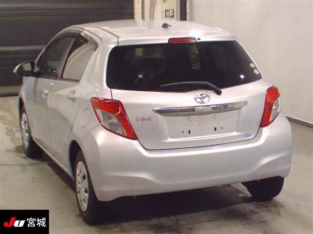 2013 Toyota Vitz F Smile Edition auction photo 2