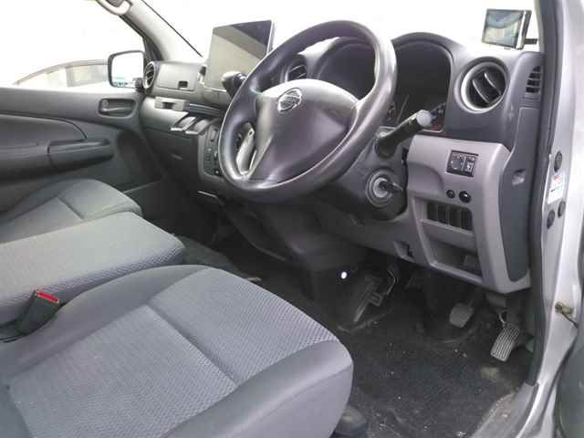 2015 Nissan NV350 Caravan auction photo 3