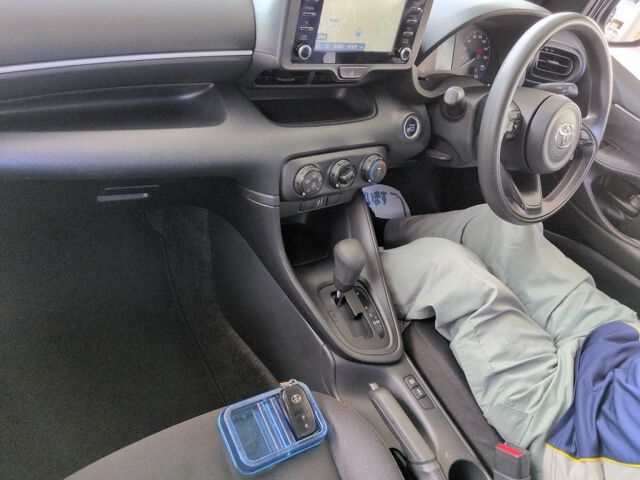 2023 Toyota Yaris X 4WD auction photo 3