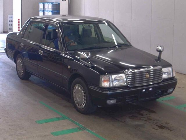 2017 Toyota Crown Super Deluxe Japan auction vehicle