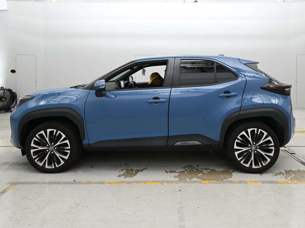 2023 Toyota Yaris Cross Z 4WD auction photo 4