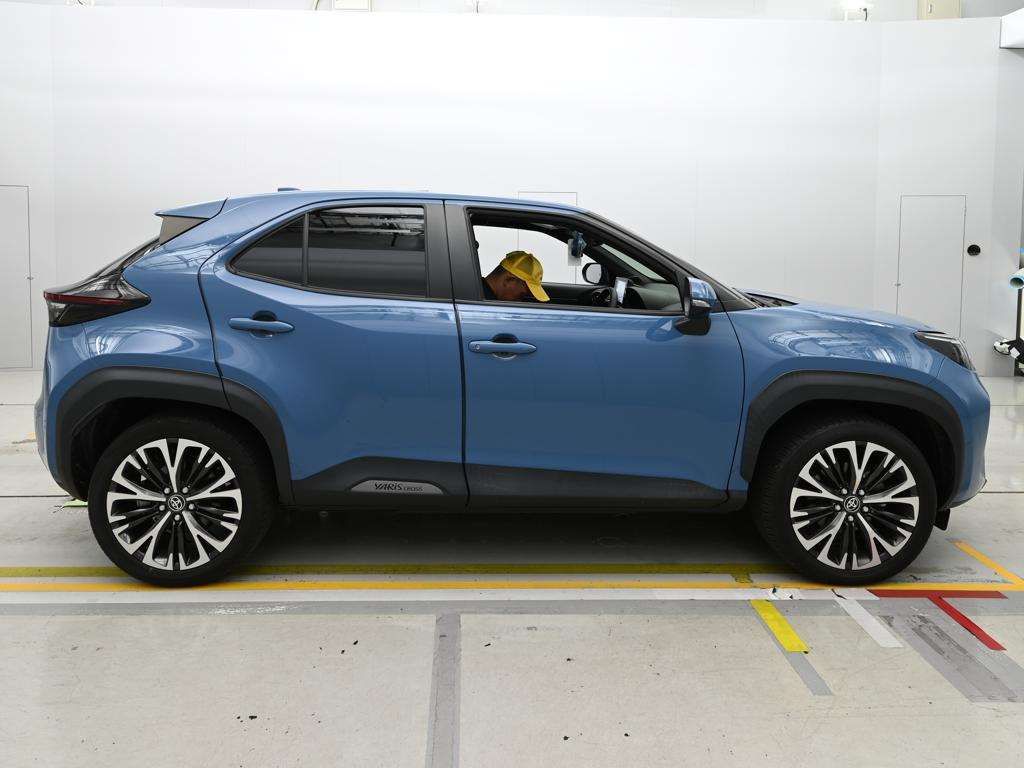 2023 Toyota Yaris Cross Z 4WD auction photo 3