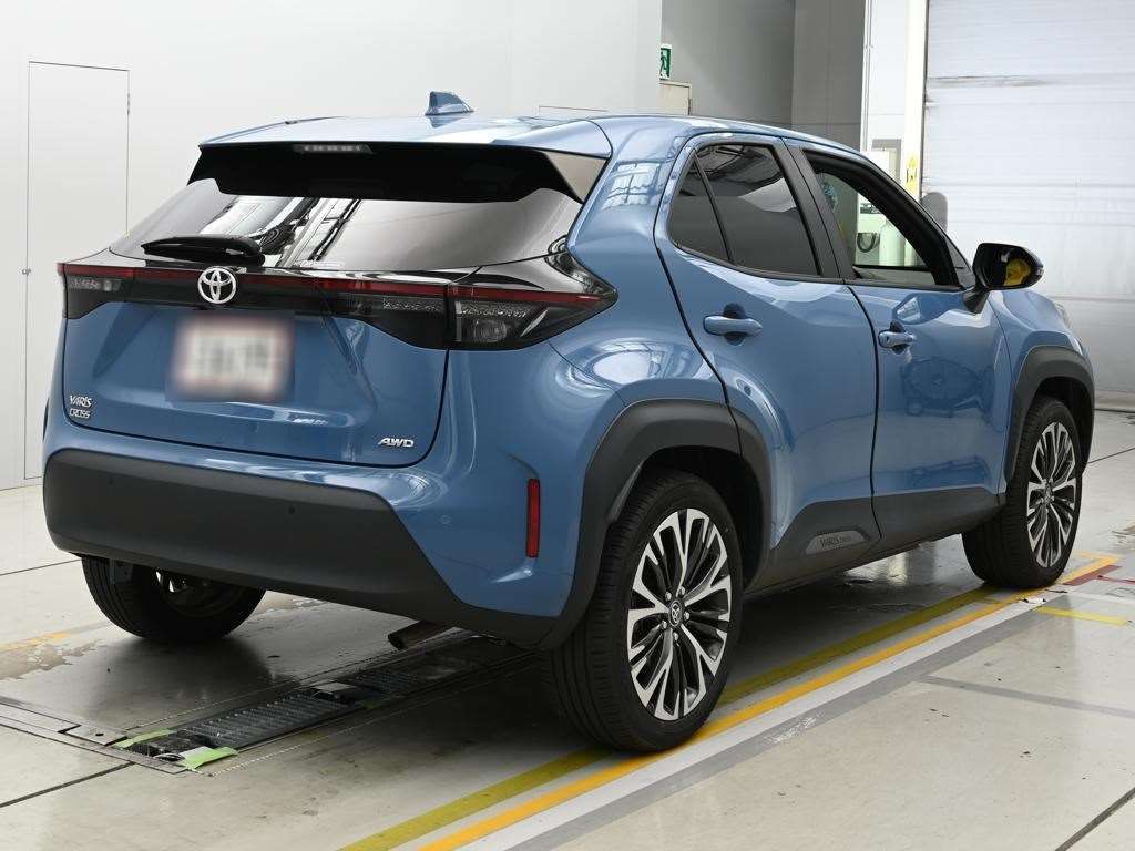 2023 Toyota Yaris Cross Z 4WD auction photo 2