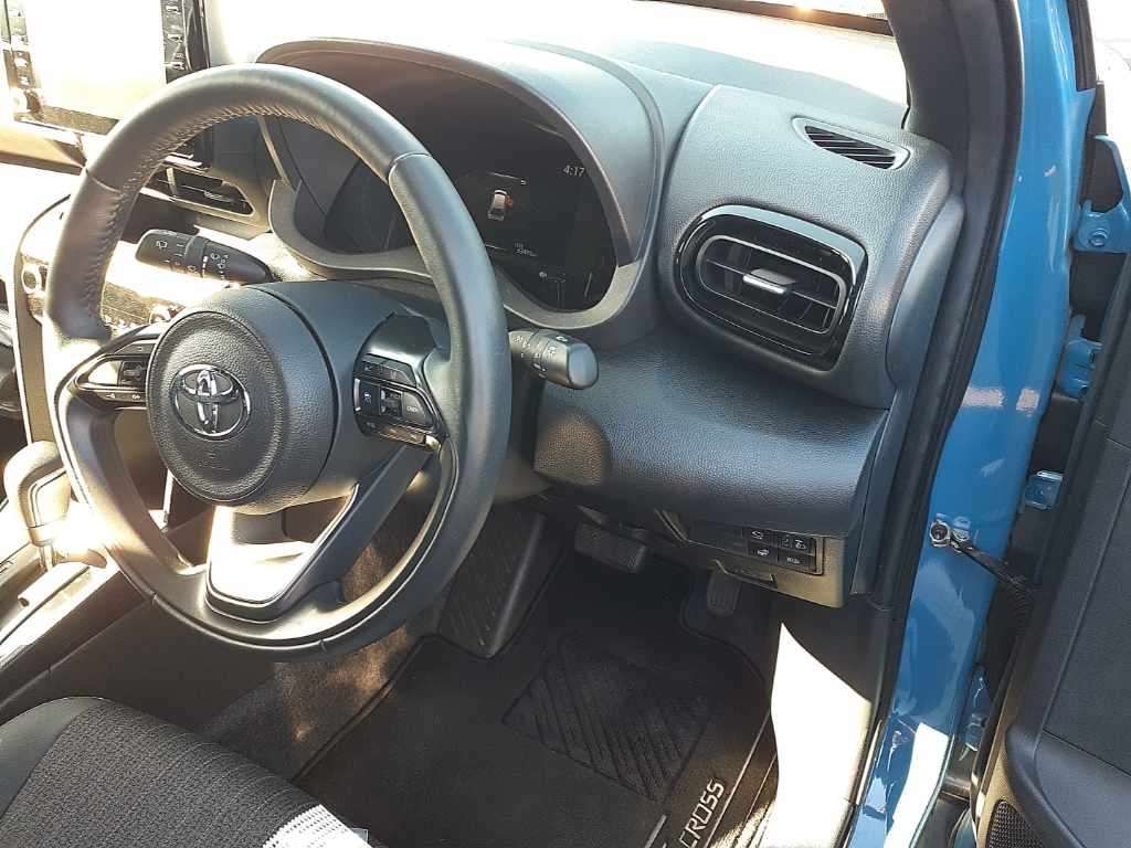 2023 Toyota Yaris Cross Z 4WD auction photo 9