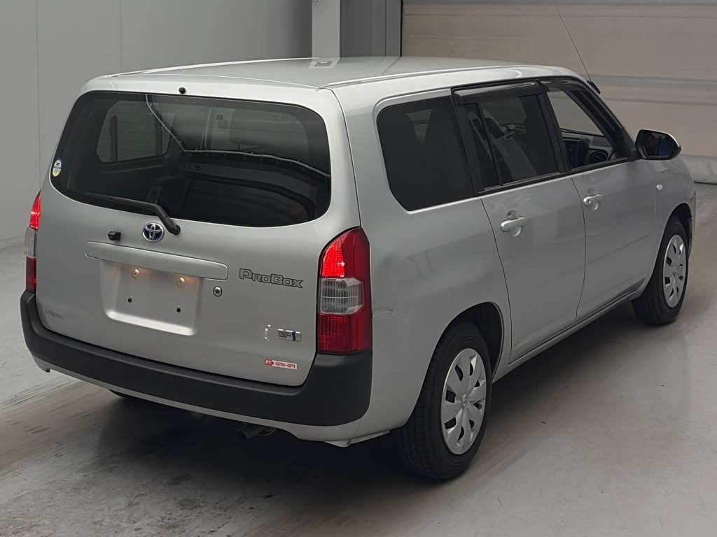2022 Toyota Probox ハイブリッドF auction photo 2