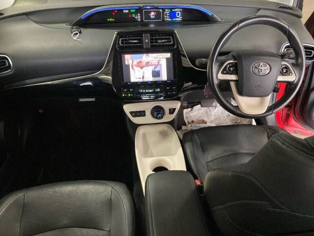 2015 Toyota Prius プレミアム Aツーリング auction photo 2
